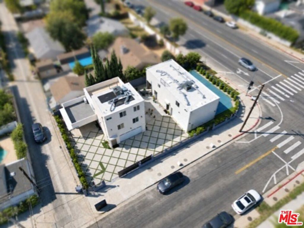 19100 Victory Boulevard, Los Angeles, CA 91335 — exterior