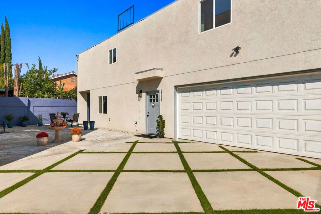 19100 Victory Boulevard, Los Angeles, CA 91335 — photo 2