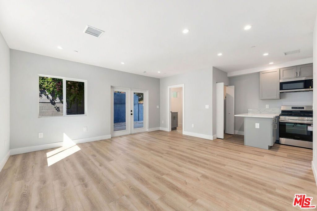 19100 Victory Boulevard, Los Angeles, CA 91335 — photo 3