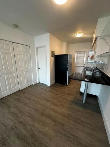 300 74th Street 17, Miami Beach, FL 33141
