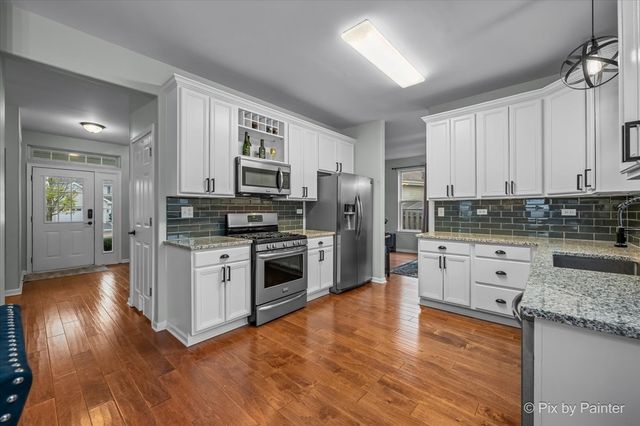 461 Willow Road, Lakemoor, IL 60051