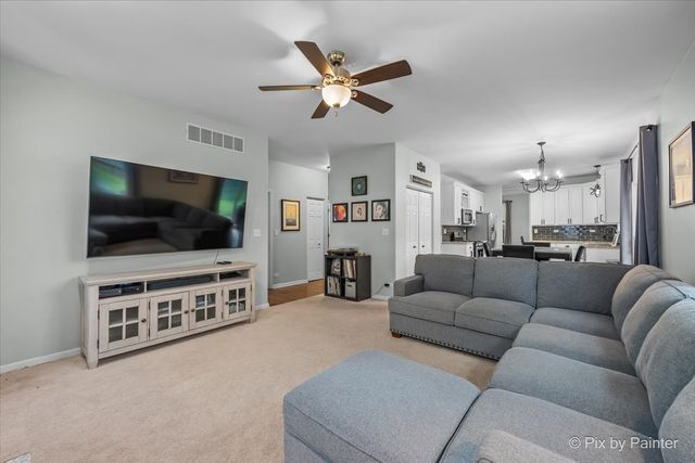 461 Willow Road, Lakemoor, IL 60051