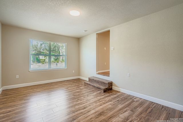 122 Adrian Dr, San Antonio, TX 78213