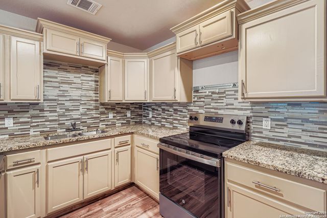 122 Adrian Dr, San Antonio, TX 78213