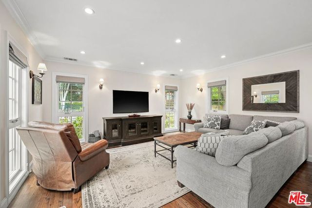 15434 Sutton Street, Sherman Oaks, CA 91403