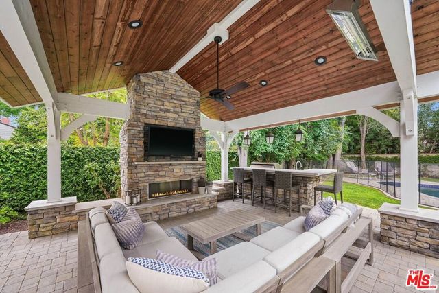 15434 Sutton Street, Sherman Oaks, CA 91403