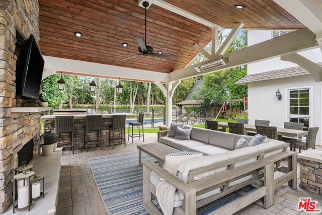 15434 Sutton Street, Sherman Oaks, CA 91403