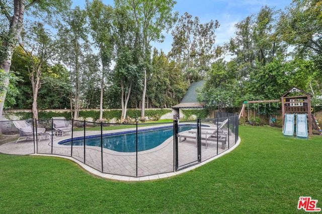 15434 Sutton Street, Sherman Oaks, CA 91403