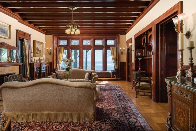 3432 N Lake DRIVE, Milwaukee, WI 53211