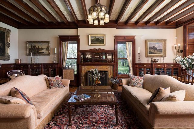 3432 N Lake DRIVE, Milwaukee, WI 53211