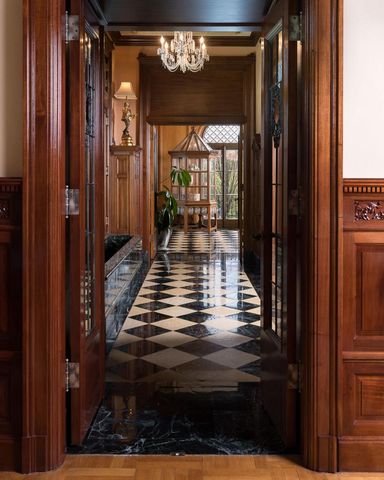 3432 N Lake DRIVE, Milwaukee, WI 53211