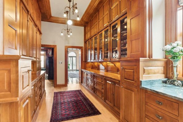 3432 N Lake DRIVE, Milwaukee, WI 53211