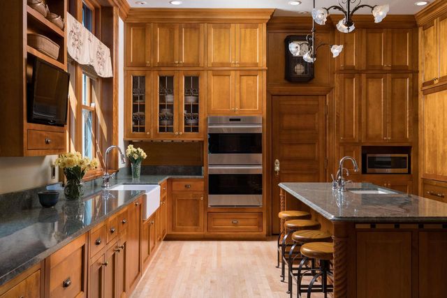 3432 N Lake DRIVE, Milwaukee, WI 53211