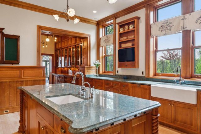 3432 N Lake DRIVE, Milwaukee, WI 53211