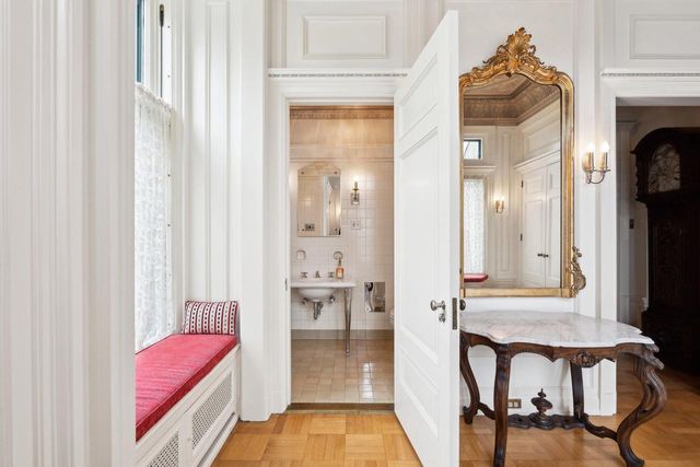 3432 N Lake DRIVE, Milwaukee, WI 53211