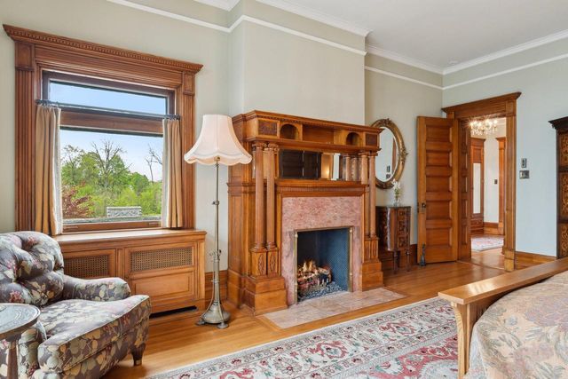 3432 N Lake DRIVE, Milwaukee, WI 53211