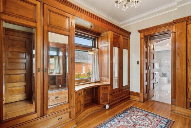 3432 N Lake DRIVE, Milwaukee, WI 53211