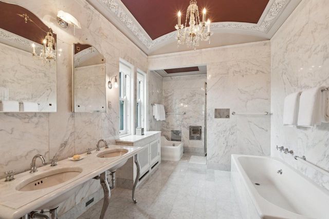 3432 N Lake DRIVE, Milwaukee, WI 53211