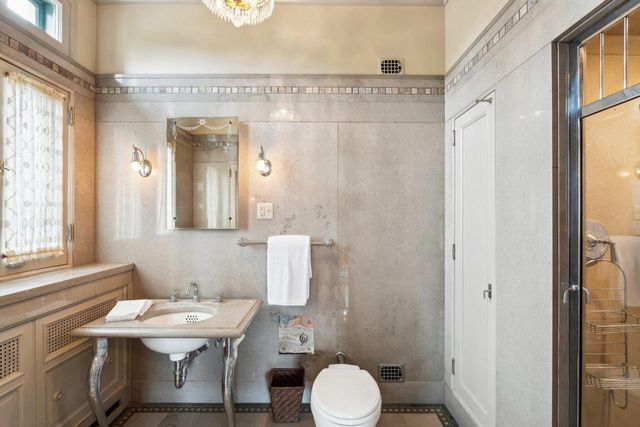 3432 N Lake DRIVE, Milwaukee, WI 53211