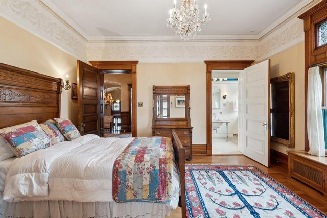 3432 N Lake DRIVE, Milwaukee, WI 53211