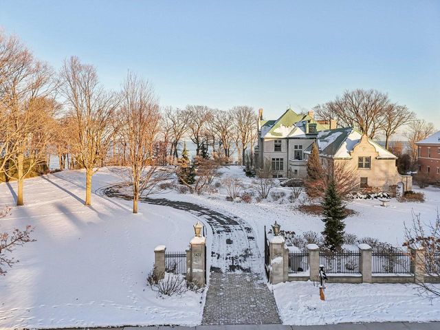 3432 N Lake DRIVE, Milwaukee, WI 53211