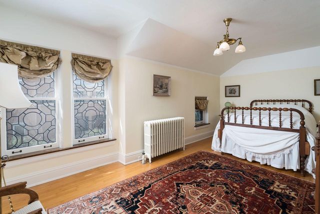 3432 N Lake DRIVE, Milwaukee, WI 53211