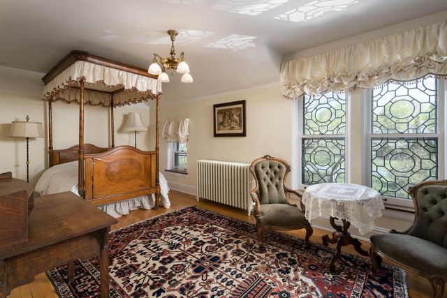 3432 N Lake DRIVE, Milwaukee, WI 53211