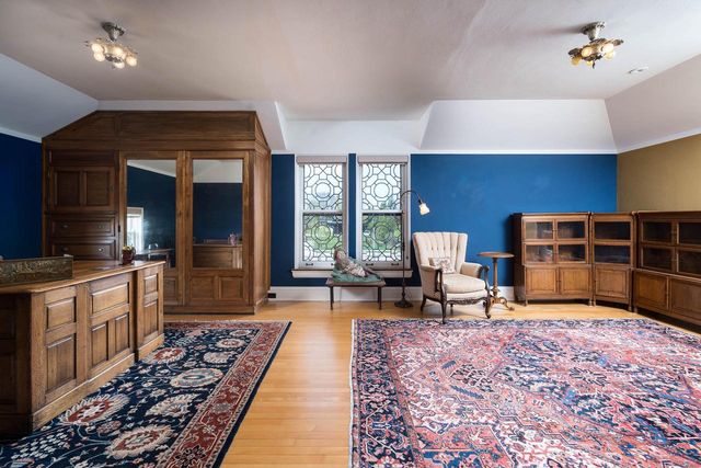 3432 N Lake DRIVE, Milwaukee, WI 53211