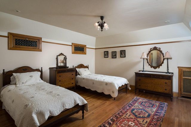 3432 N Lake DRIVE, Milwaukee, WI 53211