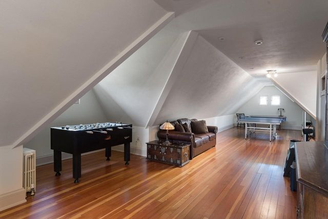 3432 N Lake DRIVE, Milwaukee, WI 53211