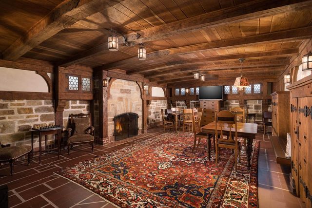 3432 N Lake DRIVE, Milwaukee, WI 53211