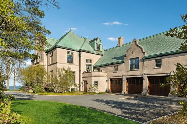 3432 N Lake DRIVE, Milwaukee, WI 53211