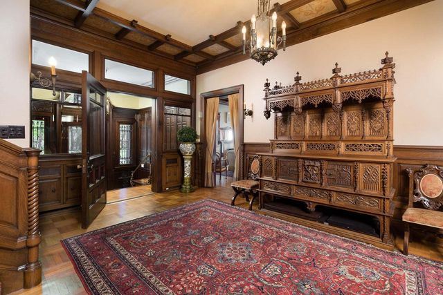 3432 N Lake DRIVE, Milwaukee, WI 53211