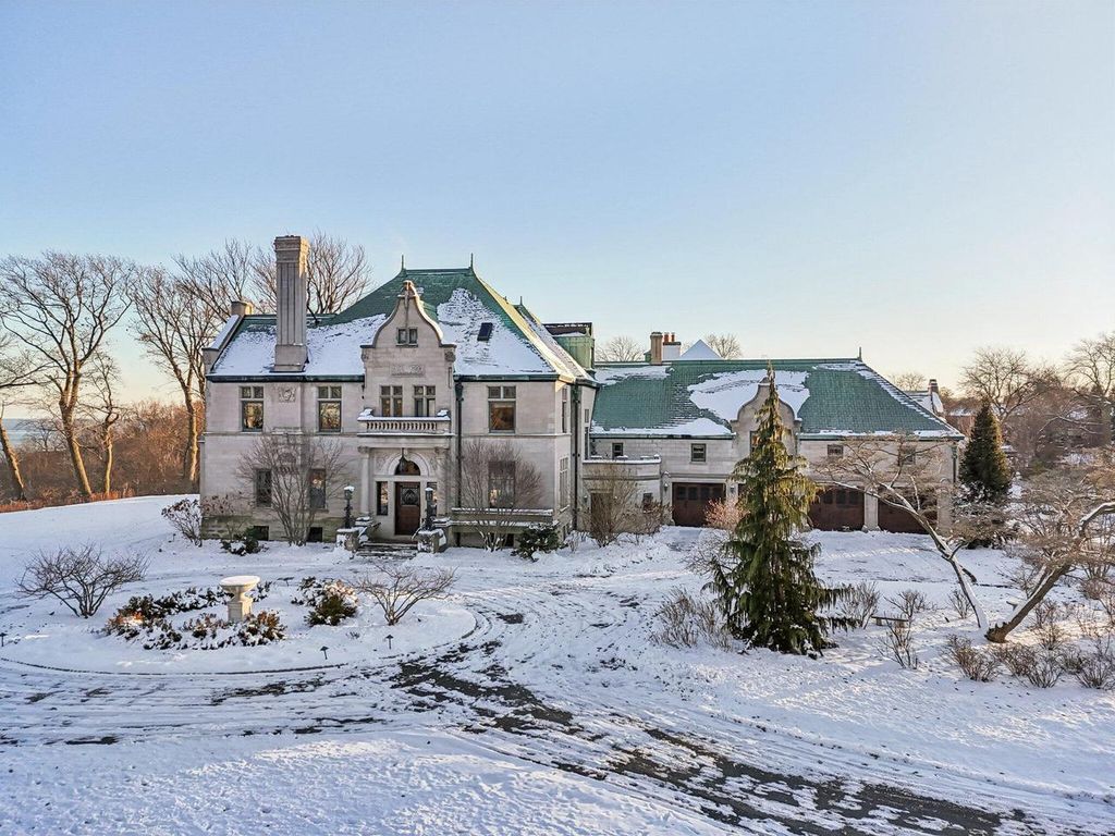 3432 N Lake DRIVE, Milwaukee, WI 53211