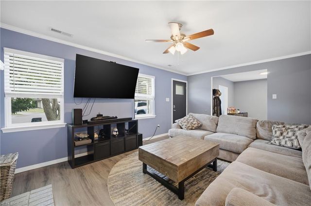 1376 Beacons Reach DR, Virginia Beach, VA 23454