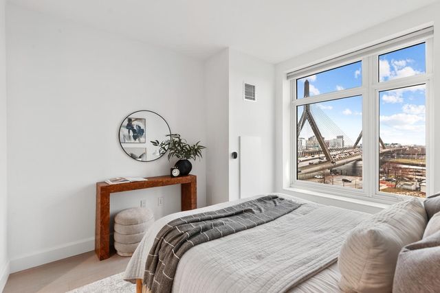 100 Lovejoy Wharf 8-H, Boston, MA 02114