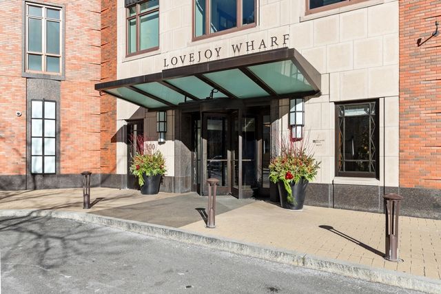 100 Lovejoy Wharf 8-H, Boston, MA 02114
