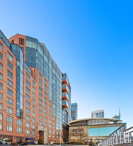 100 Lovejoy Wharf 8-H, Boston, MA 02114