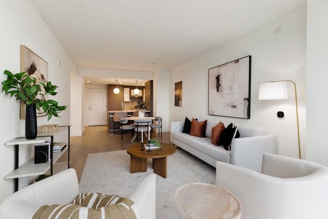 100 Lovejoy Wharf 8-H, Boston, MA 02114