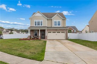19 Ravenscroft LN, Hampton, VA 23669
