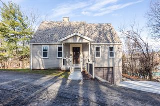 5 N Park Rd, West View, PA 15229