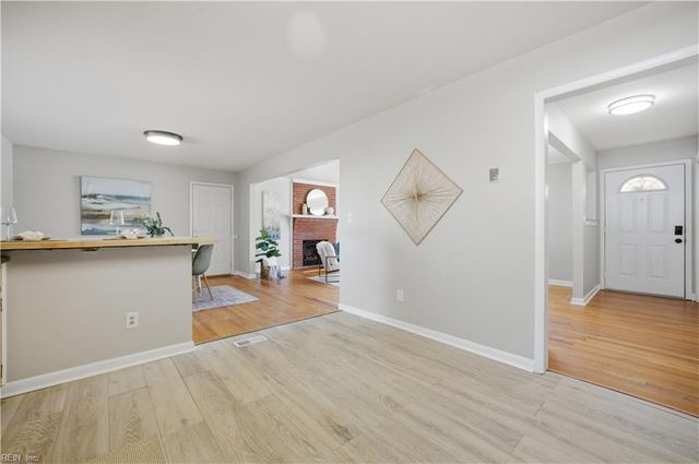 195 Beechmont DR, Newport News, VA 23608