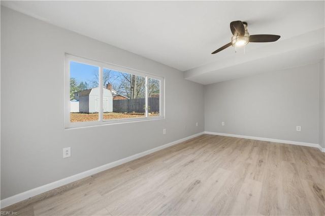 195 Beechmont DR, Newport News, VA 23608