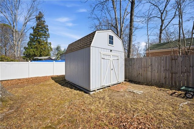 195 Beechmont DR, Newport News, VA 23608