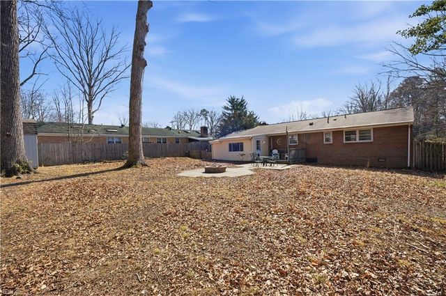 195 Beechmont DR, Newport News, VA 23608