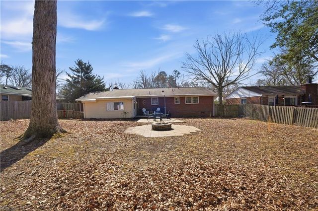 195 Beechmont DR, Newport News, VA 23608