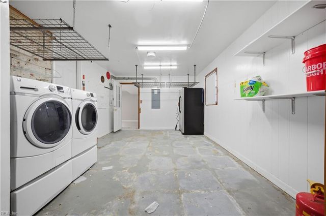 195 Beechmont DR, Newport News, VA 23608