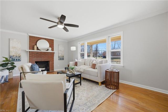 195 Beechmont DR, Newport News, VA 23608