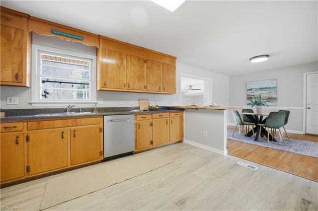 195 Beechmont DR, Newport News, VA 23608