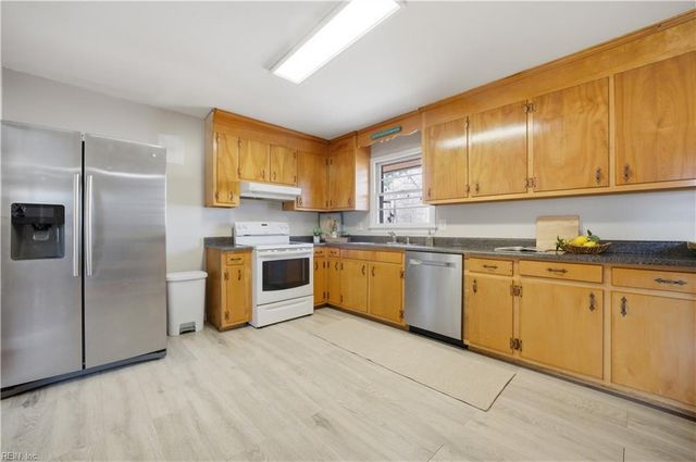 195 Beechmont DR, Newport News, VA 23608